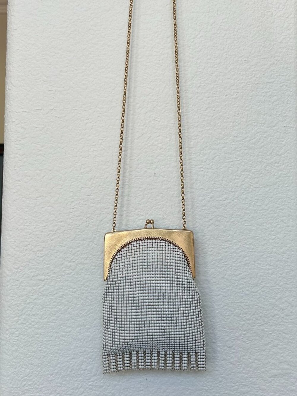 Vintage Whiting and Davis Co 'Beadlite" white enamel metal mesh evening purse